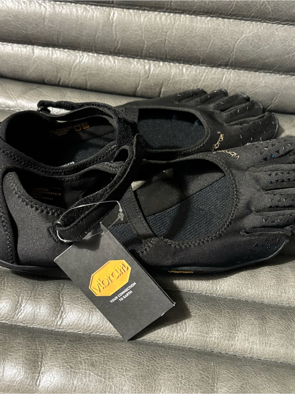 Vibram Men's FiveFingers Black Minimalist Water Shoe 43 9.5-10